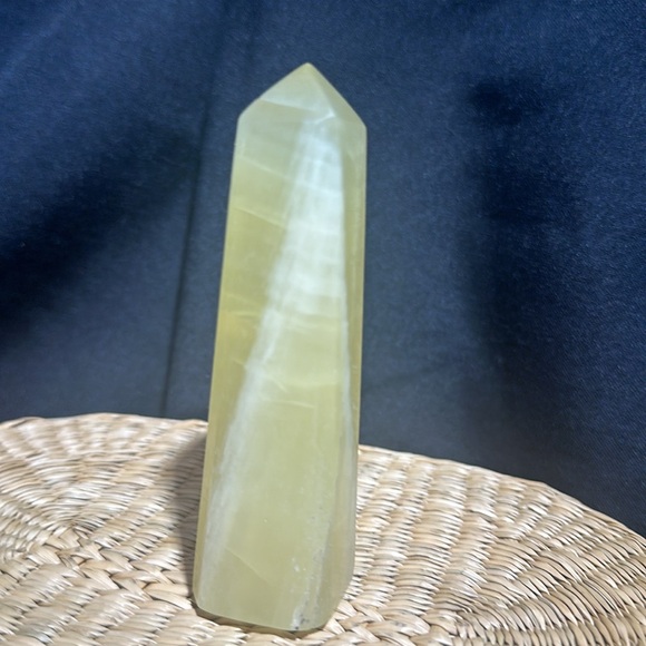 Natural yellow calcite obelisk quartz crystal wand point tower gem 133g - Picture 2 of 4